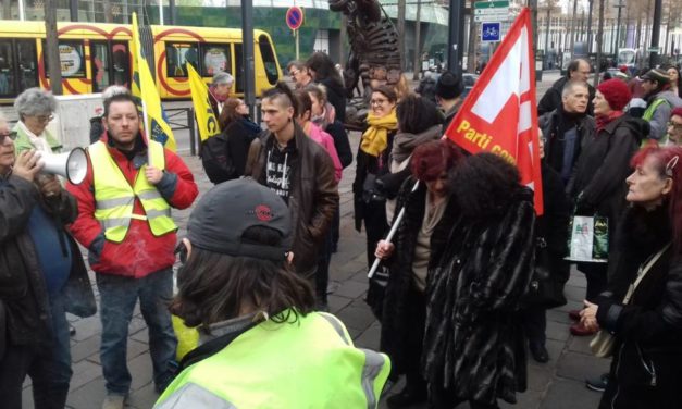 Opération zéro sans abri devant la mairie de Mulhouse