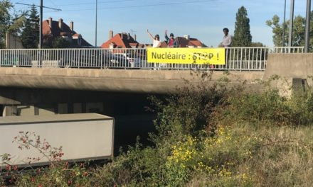 Des banderoles suspendues sur le pont de Mulhouse Bourztwiller contre la peste et le choléra !