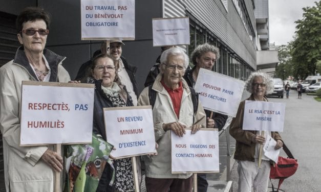Manifestation d&rsquo;associatifs et d&rsquo;allocataires devant la caf de Mulhouse