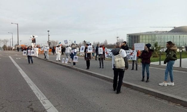 A Strasbourg, des manifestants anti passe sanitaire devant l&rsquo;esplanade du Parlement européen