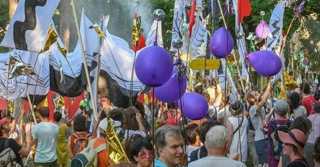 Menaces sur « Scènes de rue » à Mulhouse : où la culture populaire passée à la moulinette de l&rsquo;inculture budgétaire