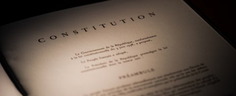 De la maltraitance constitutionnelle : la réforme des retraites comme manifestation de cécité démocratique 1/2