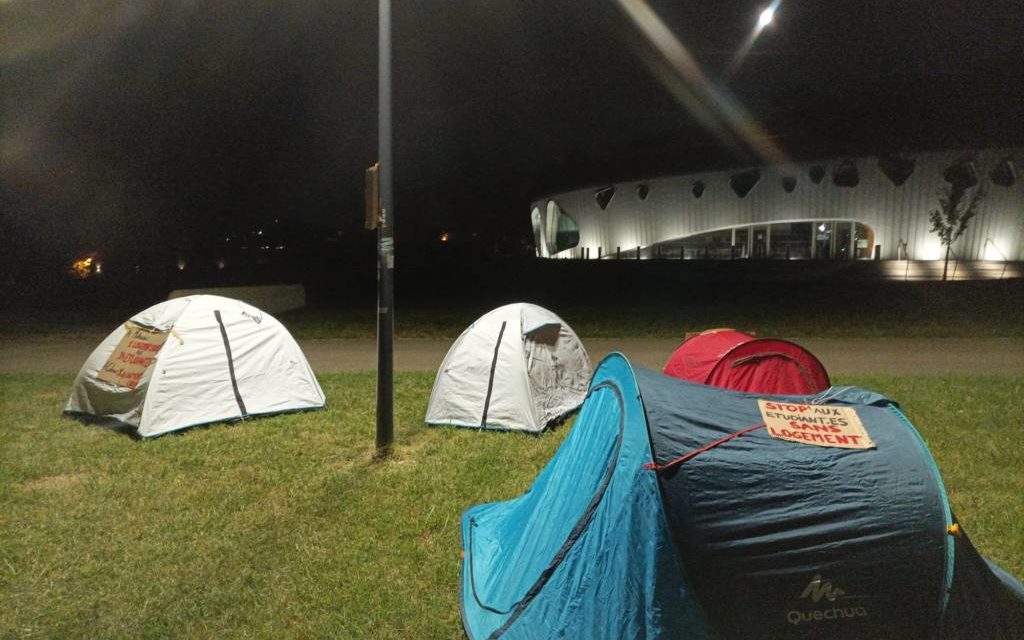 A Mulhouse, un syndicat étudiant plante des tentes en symbole du mal logement sur le campus Illberg