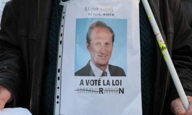 Contre la loi immigration : marche citoyenne et réactions d&rsquo;indignation à Mulhouse