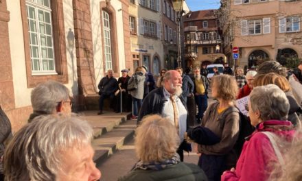 A Colmar, un rassemblement devant le tribunal judiciaire en soutien à Armand N&rsquo;dountsop, Jean Joseph Ancel et Henri Stoll, ex-maire de Kaysesberg