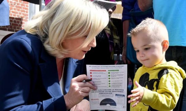 Manifestation contre le RN à Mulhouse : la défiance envers l’école facteur clé de ce vote selon un sociologue
