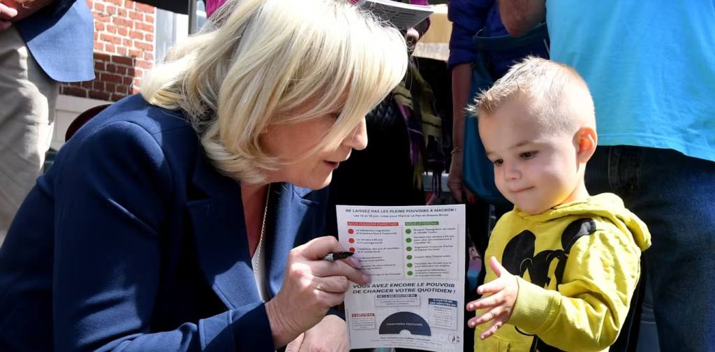 Manifestation contre le RN à Mulhouse : la défiance envers l’école facteur clé de ce vote selon un sociologue