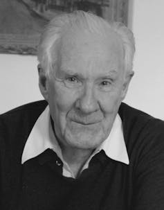 Alain Badiou, philosophe français né en 1937, est l’un des plus éminents penseurs du communisme de la fin du XXᵉ siècle