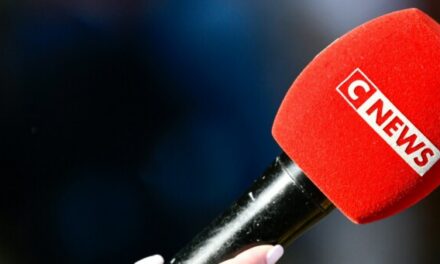 CNews contre les médias publics : une mise à mort du journalisme ?